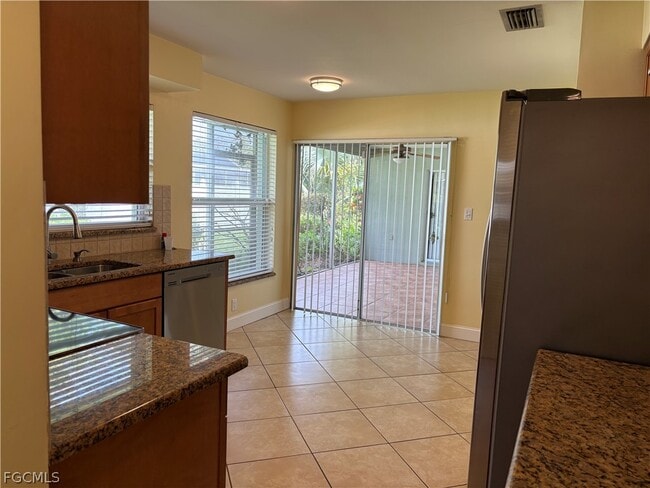 Building Photo - 5652 Eichen Cir