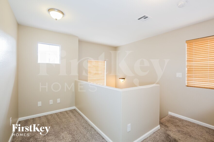 Building Photo - 7202 Cestrum Rd