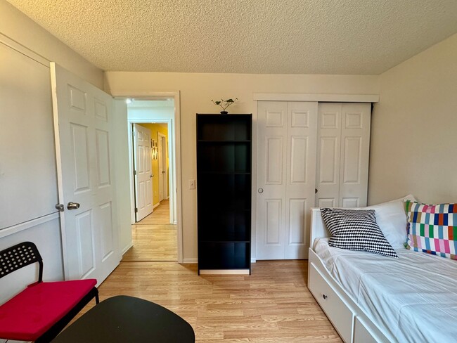 Building Photo - ***MOVE IN SPECIAL!!!*** Fully Furnished 4-bedroom, 2-bath home with Beautiful Backyard in Renton