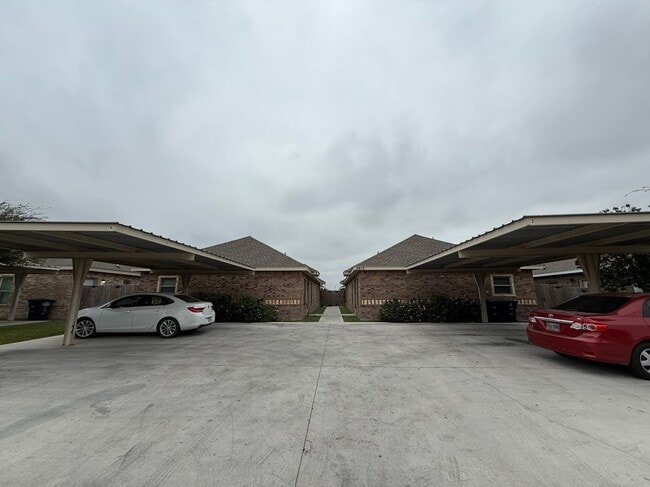 Primary Photo - 2713 E Eisenhower Ave