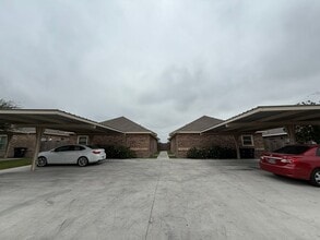 Building Photo - 2713 E Eisenhower Ave