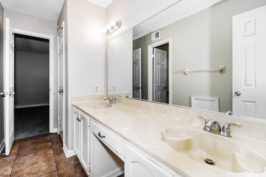 Building Photo - 4055 Delgate Cove