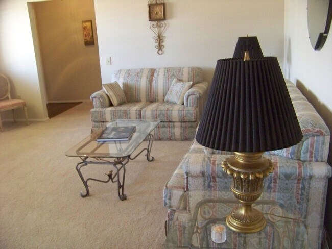 Building Photo - Great Home in Retirement  Community Furnished Vacation Rental