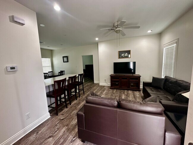 Building Photo - 2306 Timberlane Dr