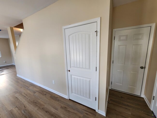 Building Photo - 223 Flowing Meadows Dr