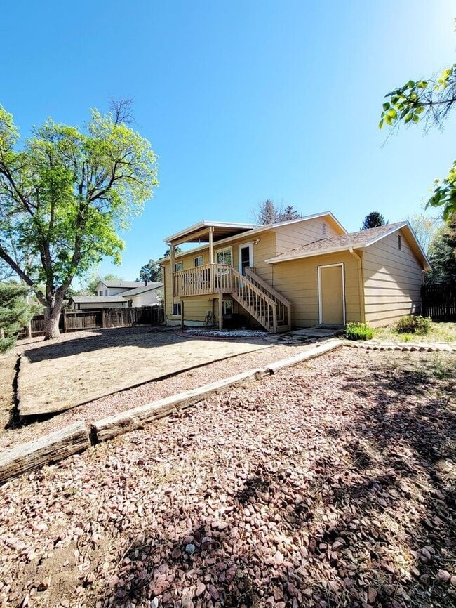 Building Photo - MOVE IN SPECIAL! 4 Bedrooms • Big Backyard...
