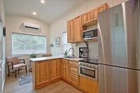 Building Photo - 867 Schwanger Rd