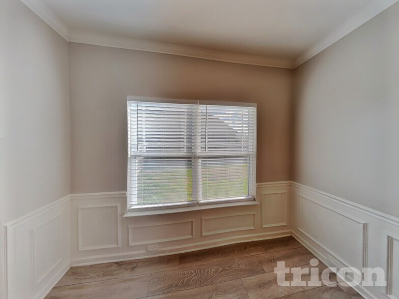 Building Photo - 2043 Shafer Dr