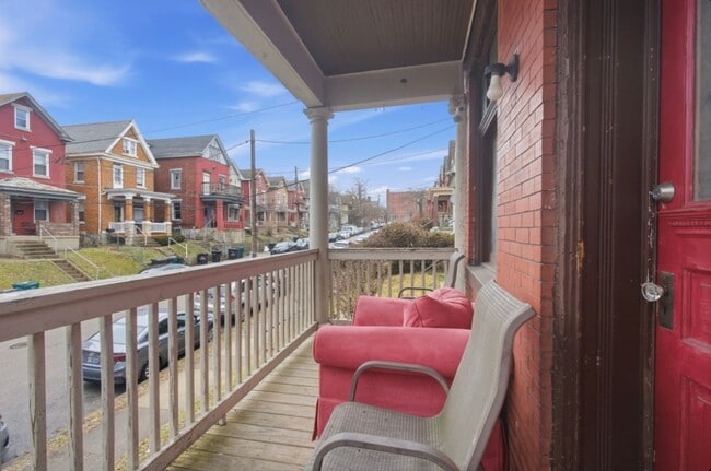 Building Photo - 2342 Stratford Ave