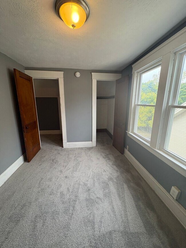 Building Photo - Whitethorn 3201-3203