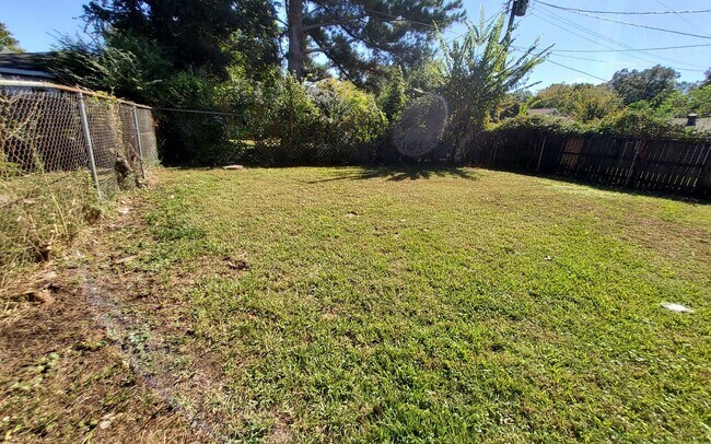 Building Photo - 668 Stonewall St