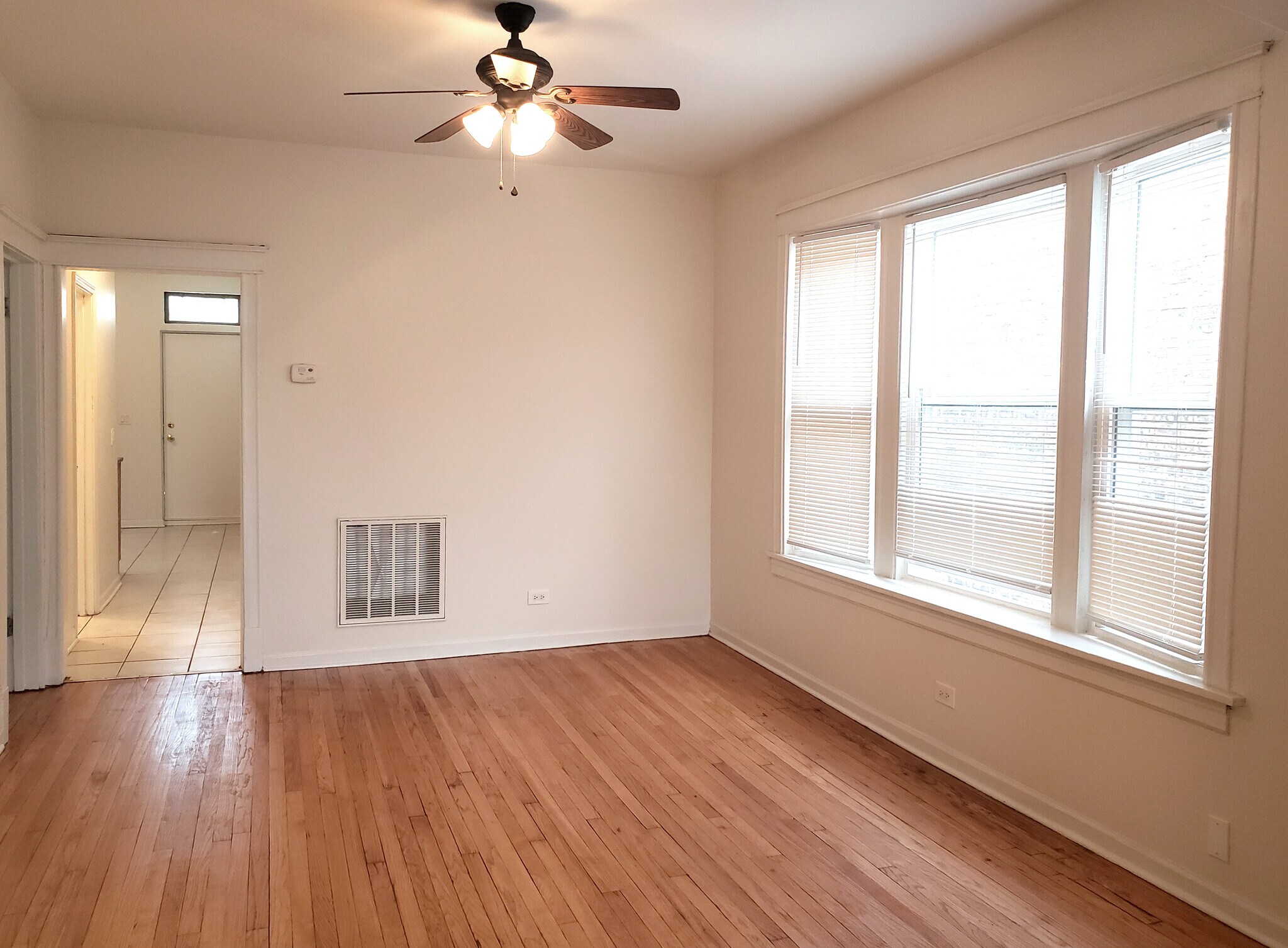 Building Photo - 5435 S Hermitage Ave