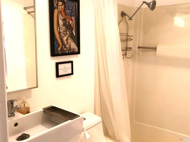 Building Photo - 2371 Vista Del Mar