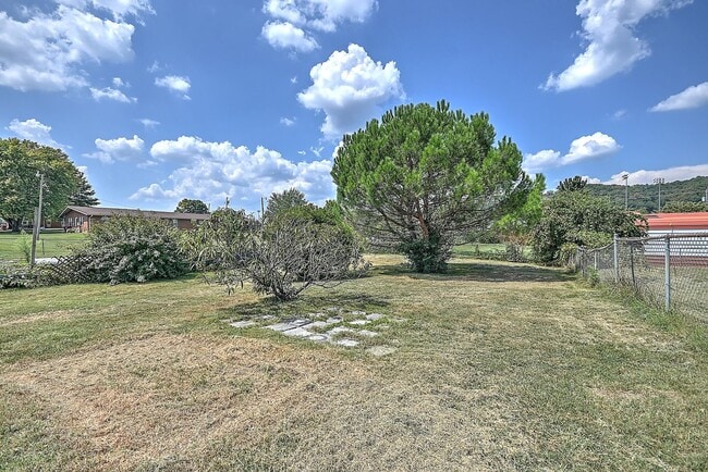 Building Photo - 109 Bettie St