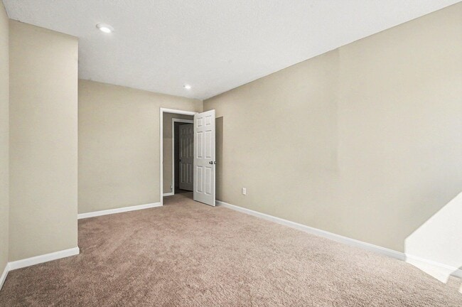 Building Photo - 2116 Penny Ln
