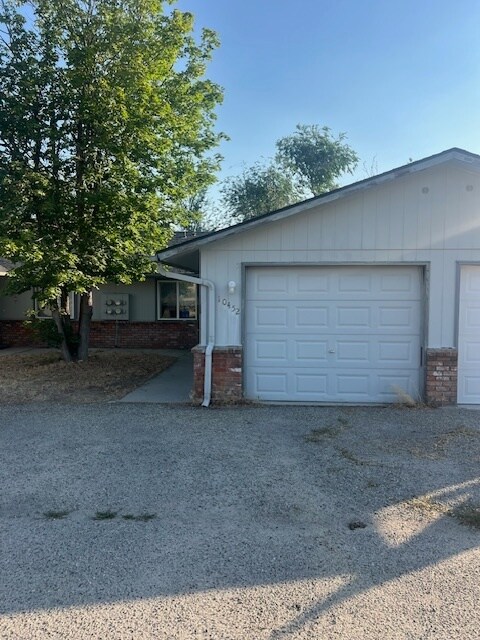 Building Photo - South Boise Duplex With Garage!