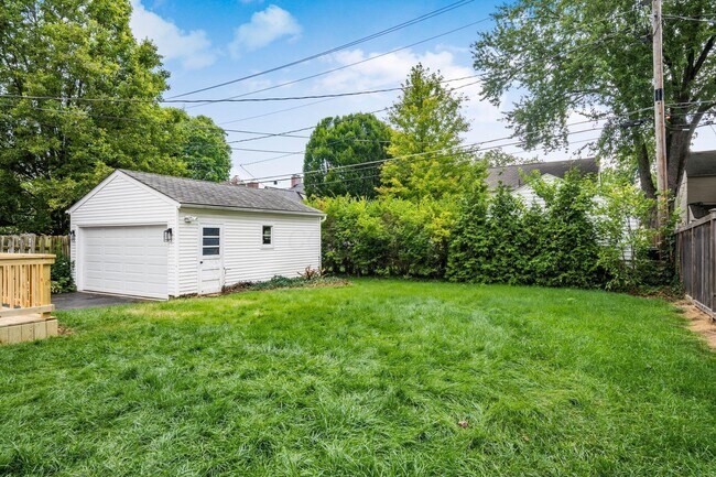 Building Photo - 2559 Welsford Rd