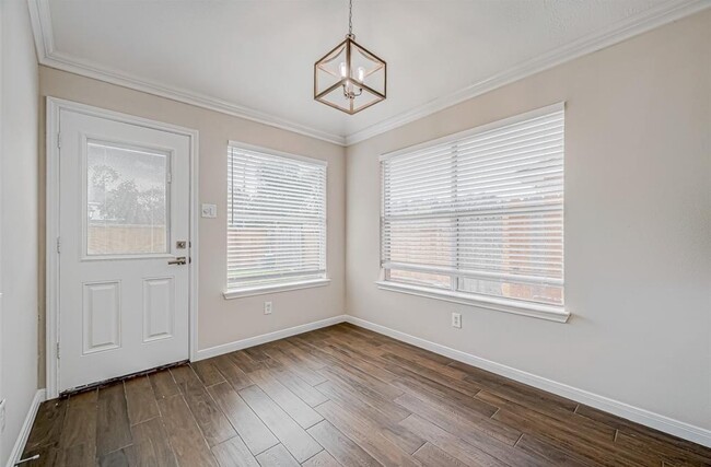 Building Photo - 16431 Sunlamp Ct