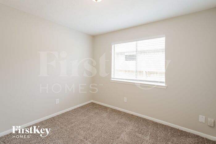 Building Photo - 28819 Raestone St