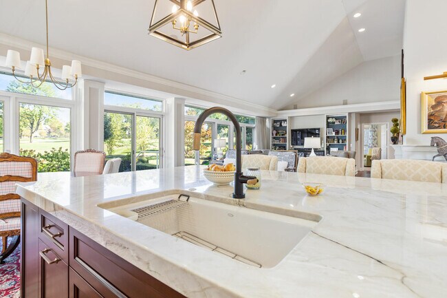 Building Photo - 7 Greencroft Dr