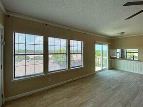 Building Photo - 8750 Park Ln