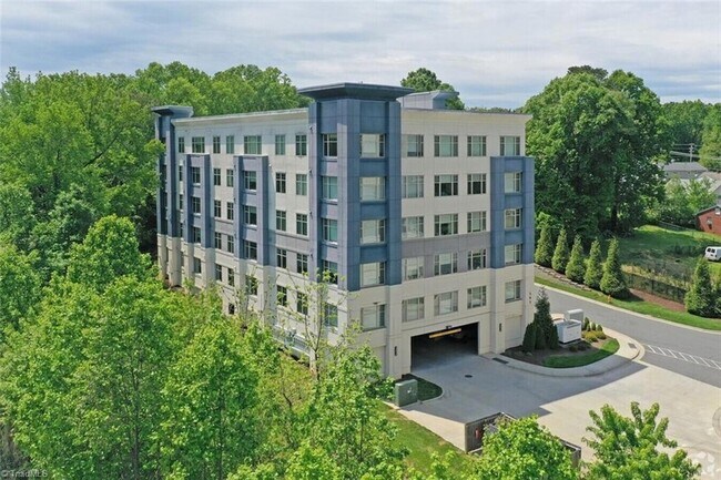 Building Photo - 1600 W 1st St