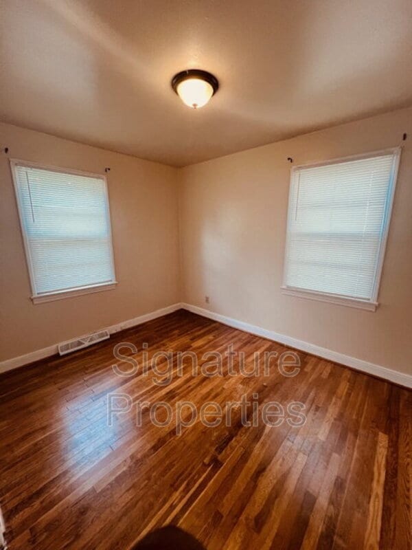 Building Photo - 2128 N Whitehill Dr