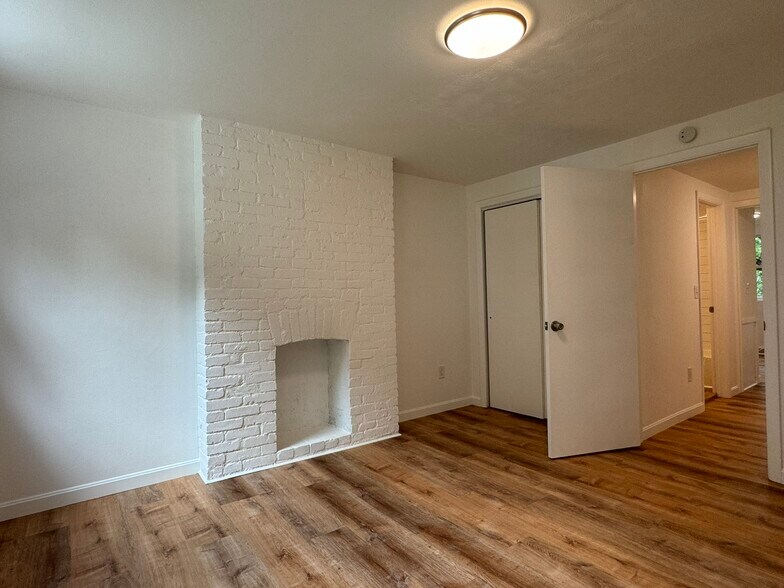 Building Photo - 223 Evergreen Ave