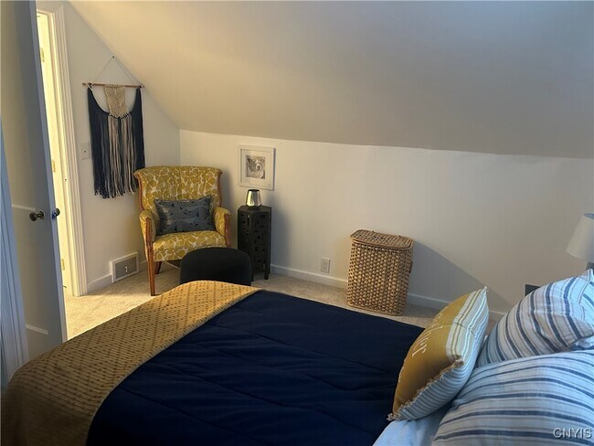 Building Photo - 511 Hickory St