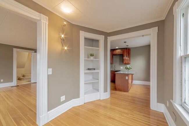 Building Photo - 213-215-215 Oxford St