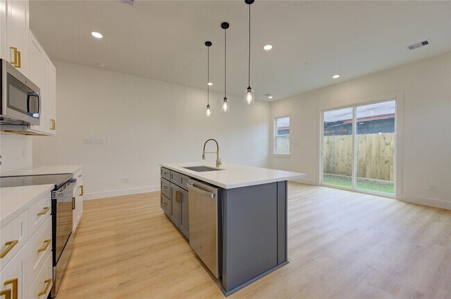 Building Photo - 4029 Knoxville St