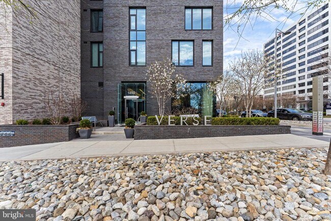 Building Photo - 1650 Silver Hill Dr