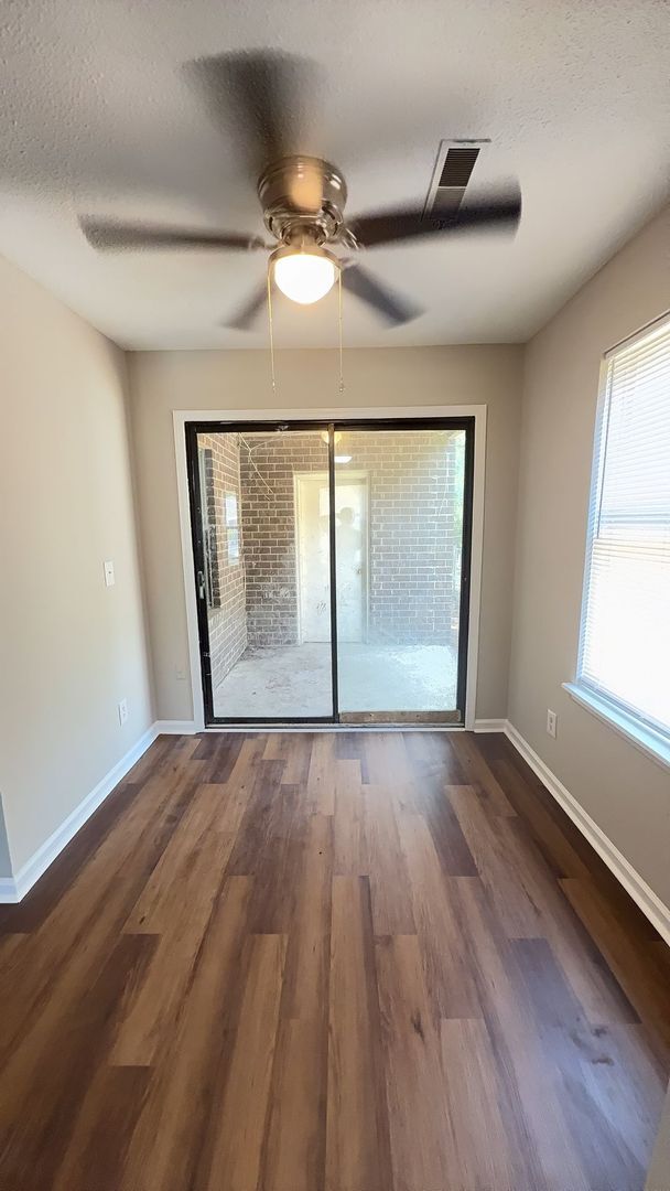 Building Photo - Updated 2 Bedroom Unit!