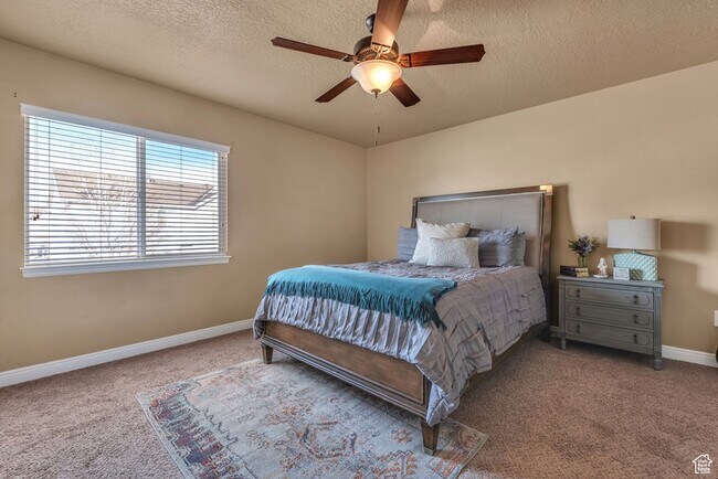 Building Photo - 3234 W Desert Lily Dr