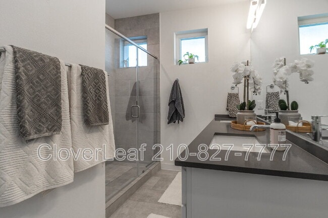 Building Photo - 102 Tendick St