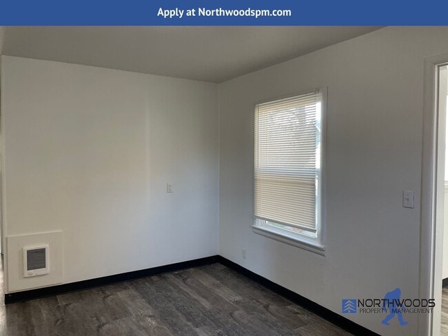 Building Photo - Nice 2 bedroom, 1 bathroom home close to everything in Central Point!!!