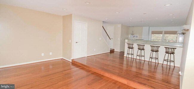 Building Photo - 419 Davis Ave SW