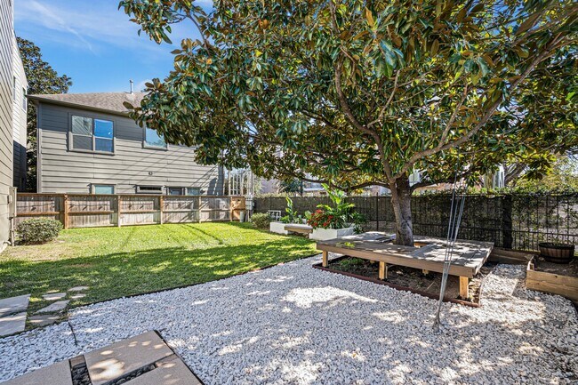 Building Photo - 1102 Patterson St