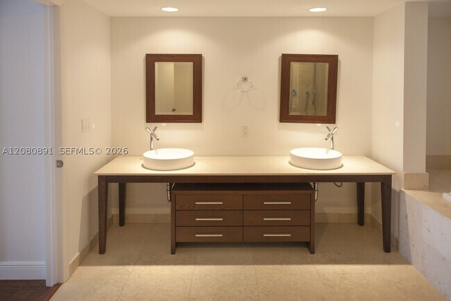 Building Photo - 475 Brickell Ave