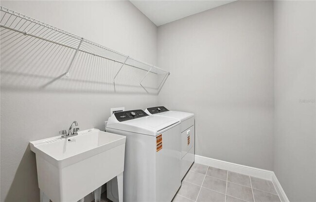 Building Photo - 1205 Pampus Dr