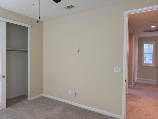 Building Photo - Great location close to Kaiser Roseville