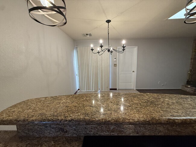 Building Photo - 422 Emery Dr