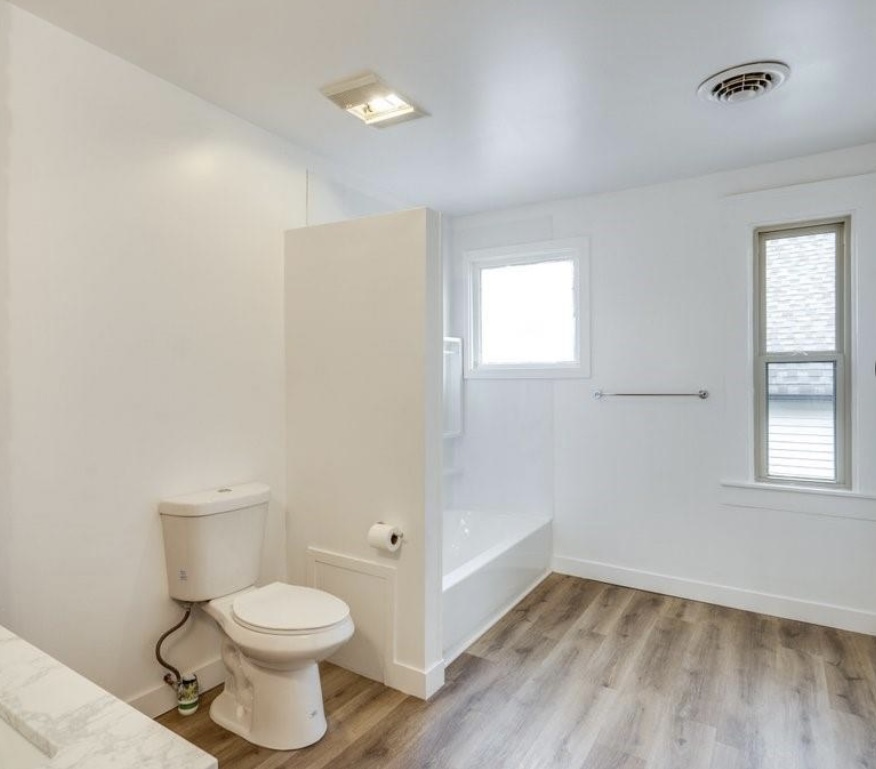 newly installed tub/toilet - 3317 W 41st St