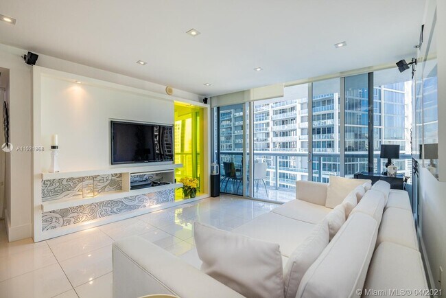 Building Photo - 475 Brickell Ave