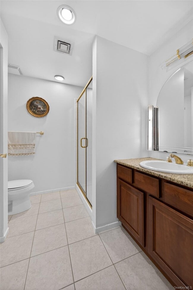 Building Photo - 242 Maple Ave