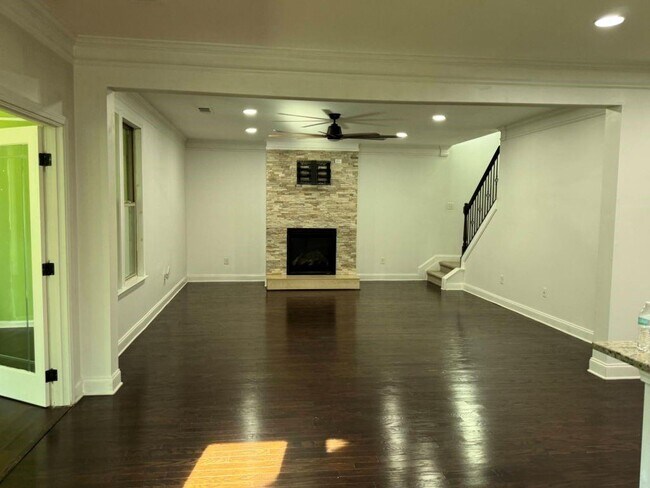 Building Photo - 760 Grove Valley Dr