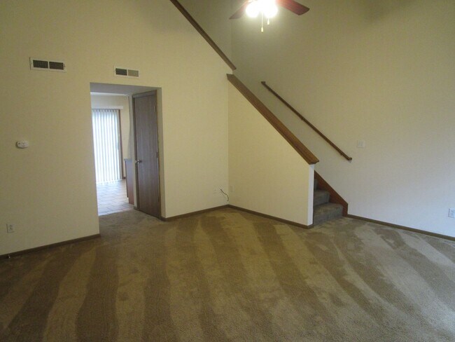 Building Photo - 605-607-607 Glenstone Dr