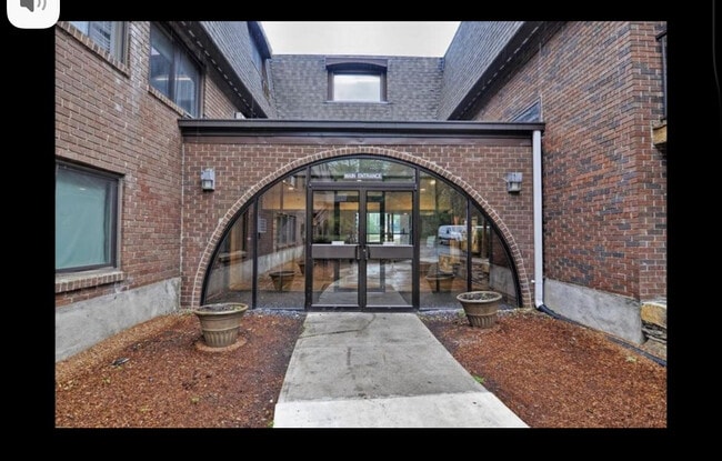 Building Photo - 688 Boston Post Rd E