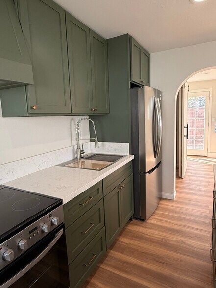 Building Photo - 4290 Dean Dr