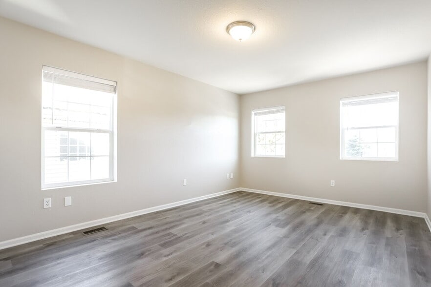 Building Photo - 2235 Coach House Loop